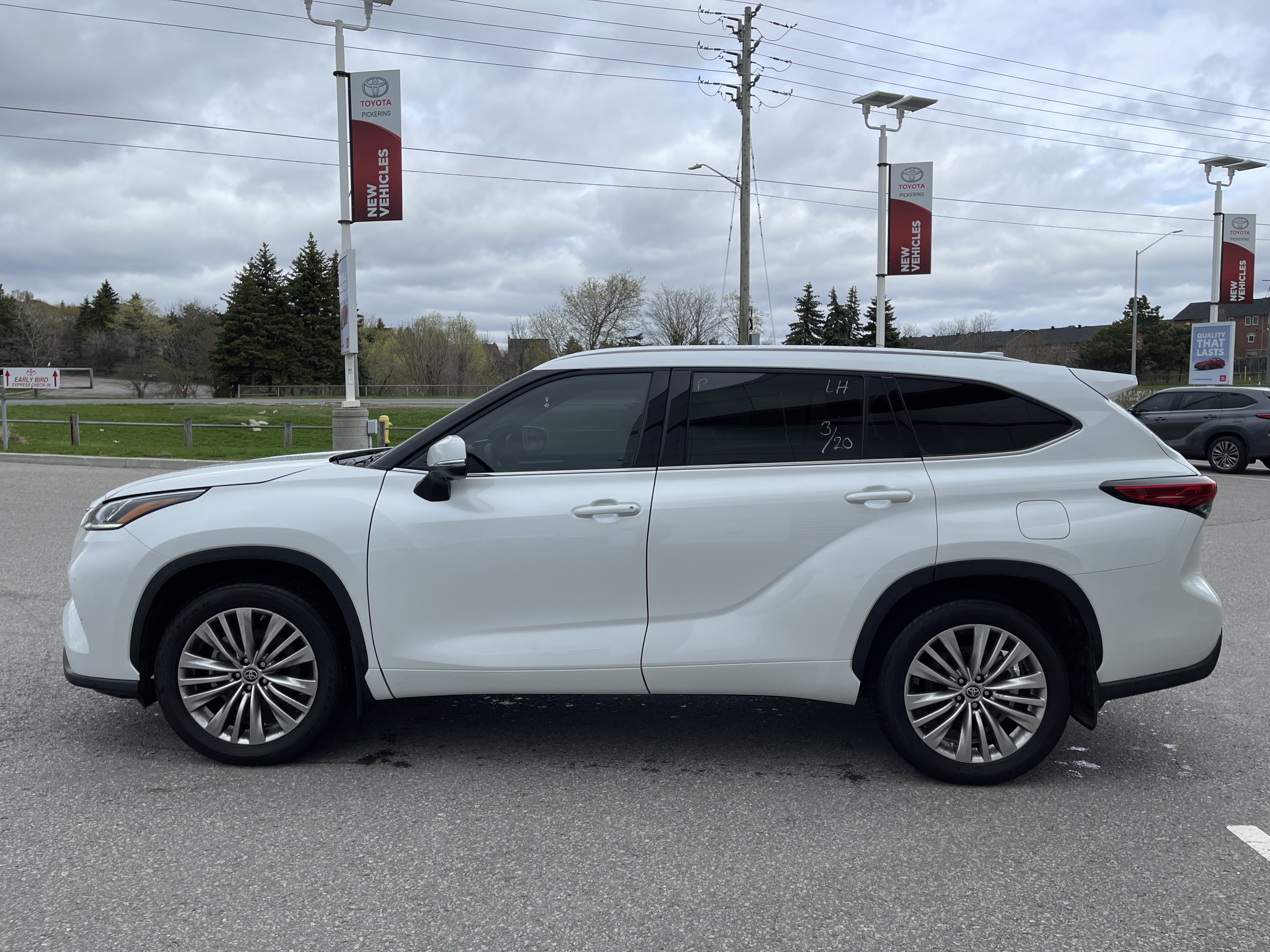 2023 Toyota Highlander LIMITED
