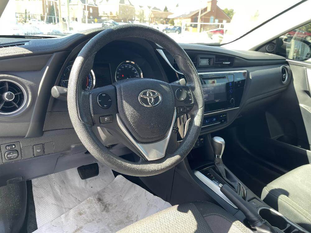 2017 Toyota Corolla 4dr Sdn CVT LE